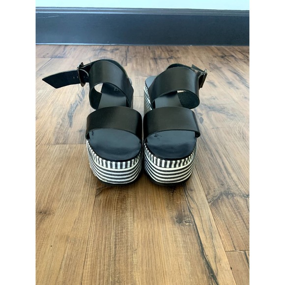 Platform sandal with black and white stripes - Picture 3 of 5